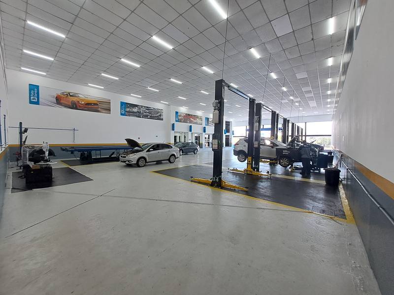 Elevadores e área de serviço da oficina